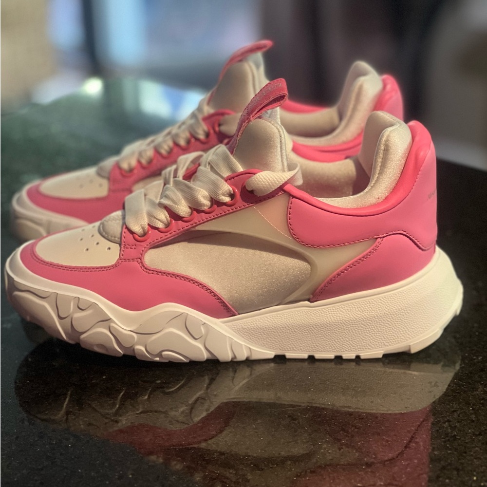 Alexander McQUEEN
Women's Court Tech Low Top Sneakers